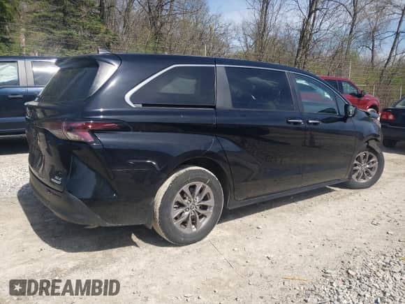 2023 Toyota Sienna XLE z VIN 5TDYSKFC2PS083903, wystawiony jako Copart lot #53993125 z przebiegiem 31 636 mil mil oraz Szkoda całkowita • Salvage title. Historia ofert i sprzedaży dostępna na DreamBid. Obrazek 3.