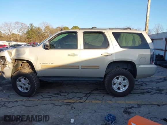 2009 Chevrolet Tahoe 1LT z VIN 1GNEC23339R273982, wystawiony jako IAAI lot #41328056 z przebiegiem Nie podano mil oraz . Historia ofert i sprzedaży dostępna na DreamBid. Obrazek 14.
