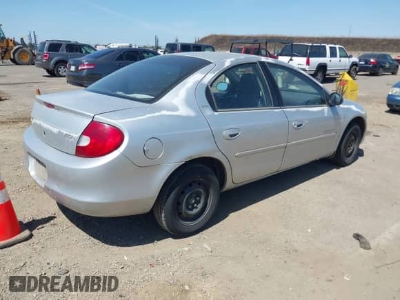 2000 Dodge Neon Highline z VIN 1B3ES46C4YD556519, wystawiony jako IAAI lot #42348856 z przebiegiem 183 923 mil mil oraz . Historia ofert i sprzedaży dostępna na DreamBid. Obrazek 4.