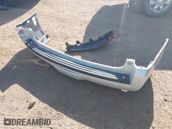 2018 Cadillac Escalade Premium Luxury with VIN 1GYS3CKJ8JR157063, listed as a IAAI auction lot 41990665 with 75,685 mi miles and . Bid and sale history available at DreamBid. Image 12.