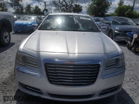 2011 Chrysler 300 Limited с VIN 2C3CA5CG5BH614156, выставлен на аукционе Copart как лот 81912585 с пробегом 182 985 миль миль и Чистый • Clean title. История ставок и продаж доступна на DreamBid. Изображение 5.