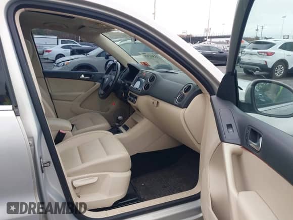 2010 Volkswagen Tiguan S с VIN WVGAV7AX3AW515143, выставлен на аукционе IAAI как лот 43561553 с пробегом 129 844 миль миль и . История ставок и продаж доступна на DreamBid. Изображение 5.