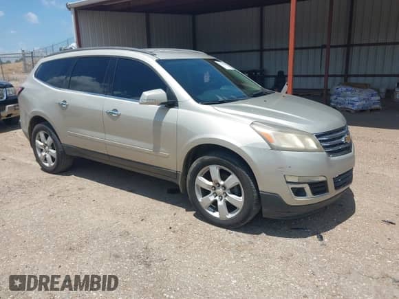 2013 Chevrolet Traverse LT z VIN 1GNKRGKD7DJ135457, wystawiony jako IAAI lot #42769880 z przebiegiem 230 790 mil mil oraz . Historia ofert i sprzedaży dostępna na DreamBid. Obrazek 1.