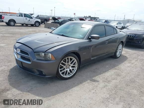 2013 Dodge Charger RT z VIN 2C3CDXCT5DH716883, wystawiony jako IAAI lot #41884762 z przebiegiem 240 867 mil mil oraz . Historia ofert i sprzedaży dostępna na DreamBid. Obrazek 2.