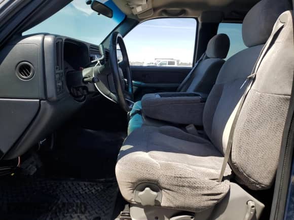 2001 GMC Sierra 1500 SLE z VIN 2GTEC19VX11204151, wystawiony jako Copart lot #57076455 z przebiegiem 204 025 mil mil oraz Szkoda całkowita • Salvage title. Historia ofert i sprzedaży dostępna na DreamBid. Obrazek 7.