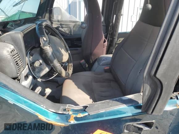 1998 Jeep Wrangler Sport z VIN 1J4FY19S0WP800126, wystawiony jako Copart lot #80571455 z przebiegiem Nie podano mil oraz Nie do naprawy • Non repairable. Historia ofert i sprzedaży dostępna na DreamBid. Obrazek 7.