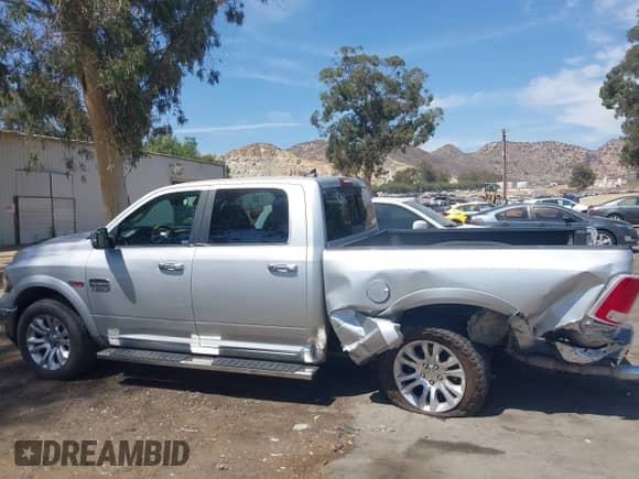 2017 Ram 1500 Longhorn z VIN 1C6RR7WM3HS540269, wystawiony jako IAAI lot #43034188 z przebiegiem 91 673 mil mil oraz . Historia ofert i sprzedaży dostępna na DreamBid. Obrazek 14.