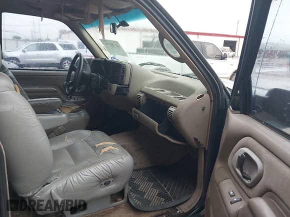 1996 Chevrolet Tahoe с VIN 3GNEK18R9TG111405, выставлен на аукционе IAAI как лот 42704191 с пробегом 213 861 миль миль и . История ставок и продаж доступна на DreamBid. Изображение 5.