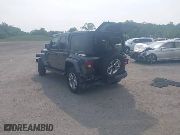 2021 Jeep Wrangler Unlimited Sahara Altitude z VIN 1C4HJXEG6MW758927, wystawiony jako IAAI lot #42436882 z przebiegiem 28 242 mil mil oraz . Historia ofert i sprzedaży dostępna na DreamBid. Obrazek 3.
