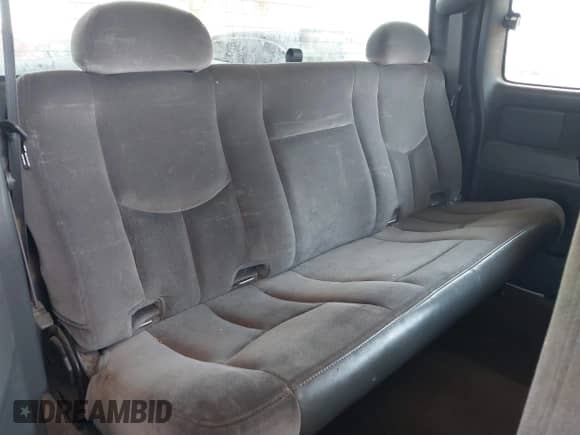 2005 GMC Sierra 1500 SLE z VIN 2GTEC19T351277365, wystawiony jako IAAI lot #42715847 z przebiegiem 306 821 mil mil oraz . Historia ofert i sprzedaży dostępna na DreamBid. Obrazek 8.