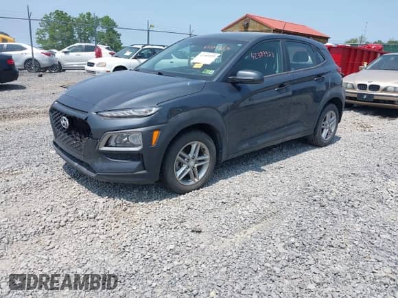 2018 Hyundai Kona SE z VIN KM8K1CAA5JU152487, wystawiony jako IAAI lot #42389323 z przebiegiem 52 437 mil mil oraz . Historia ofert i sprzedaży dostępna na DreamBid. Obrazek 17.