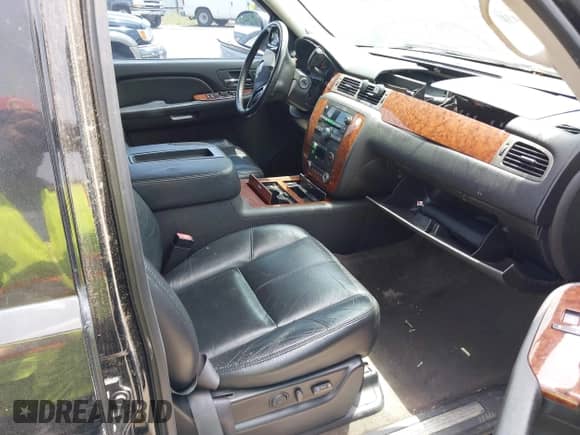 2008 Chevrolet Tahoe 3LT with VIN 1GNFC13088R137897, listed as a IAAI auction lot 42644894 with 256,548 mi miles and . Bid and sale history available at DreamBid. Image 5.