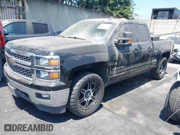 2015 Chevrolet Silverado 1500 LT z VIN 1GCVKREH0FZ195024, wystawiony jako IAAI lot #42761282 z przebiegiem Nie podano mil oraz . Historia ofert i sprzedaży dostępna na DreamBid. Obrazek 2.