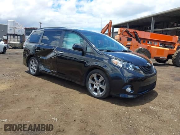 2014 Toyota Sienna SE with VIN 5TDXK3DC4ES429371, listed as a IAAI auction lot 42832556 with 51,702 mi miles and . Bid and sale history available at DreamBid. Image 1.