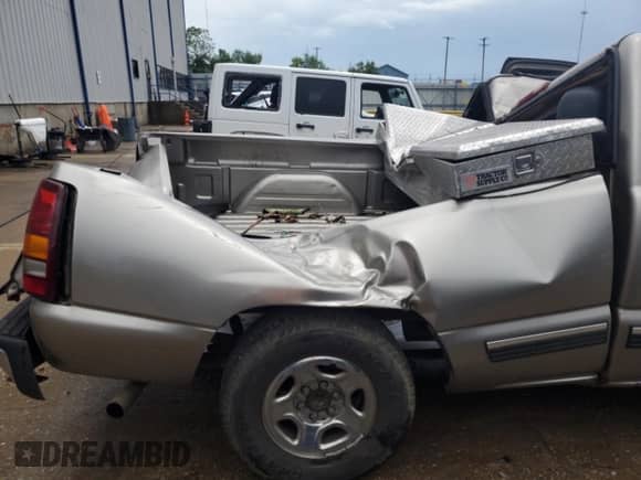 2000 Chevrolet Silverado 1500 LS with VIN 1GCEC14W5YZ113273, listed as a Copart auction lot 58306795 with 226,072 mi miles and Non repairable. Bid and sale history available at DreamBid. Image 10.
