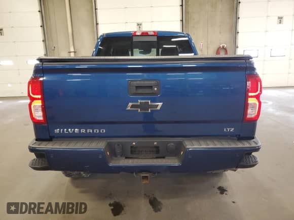 2017 Chevrolet Silverado 1500 LTZ z VIN 3GCUKSEJ0HG337297, wystawiony jako Copart lot #81415265 z przebiegiem 163 910 mil mil oraz Szkoda całkowita • Salvage title. Historia ofert i sprzedaży dostępna na DreamBid. Obrazek 6.