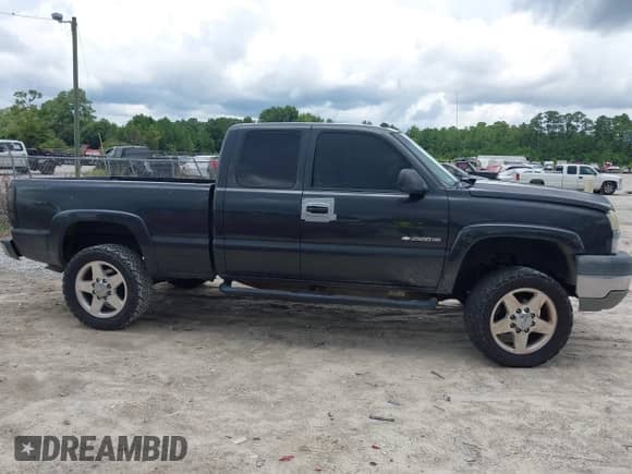 2004 Chevrolet Silverado 2500HD LS with VIN 1GCHK29U14E219640, listed as a IAAI auction lot 42803739 with 148,043 mi miles and . Bid and sale history available at DreamBid. Image 13.