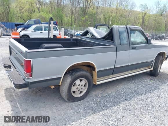 1991 Chevrolet S-10 z VIN 1GCCT19Z4M2203625, wystawiony jako IAAI lot #42080262 z przebiegiem 156 978 mil mil oraz . Historia ofert i sprzedaży dostępna na DreamBid. Obrazek 4.