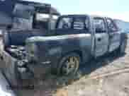 2006 GMC Sierra 1500 SL z VIN 2GTEC13V461343983, wystawiony jako IAAI lot #42374701 z przebiegiem Nie podano mil oraz . Historia ofert i sprzedaży dostępna na DreamBid. Obrazek 4.