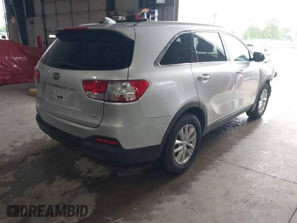 2018 Kia Sorento LX with VIN 5XYPG4A32JG374681, listed as a IAAI auction lot 42434726 with 109,283 mi miles and . Bid and sale history available at DreamBid. Image 4.