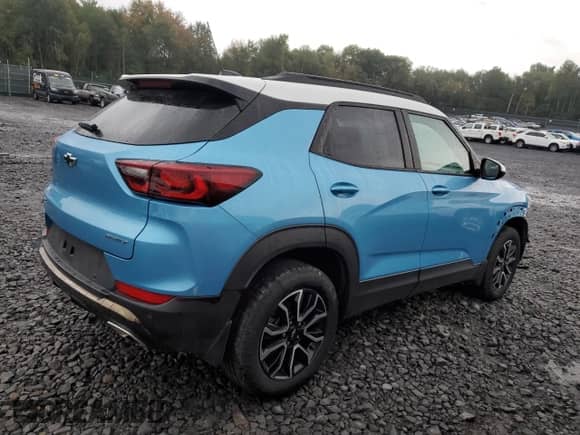 2025 Chevrolet TrailBlazer ACTIV z VIN KL79MSSL0SB018971, wystawiony jako Copart lot #81477975 z przebiegiem 14 477 mil mil oraz Szkoda całkowita • Salvage title. Historia ofert i sprzedaży dostępna na DreamBid. Obrazek 3.