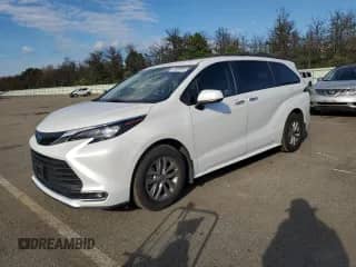 2024 Toyota Sienna XLE with VIN 5TDYRKEC4RS199328, listed as a Copart auction lot 83830595 with 13,496 mi miles and Clean title. Bid and sale history available at DreamBid. Image 1.
