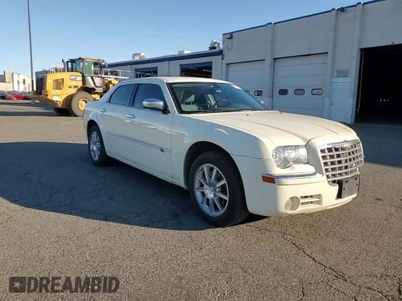 2008 Chrysler 300 C with VIN 2C3LK63H68H132543, listed as a Copart auction lot 78015214 with 133,488 mi miles and Salvage title. Bid and sale history available at DreamBid. Image 11.