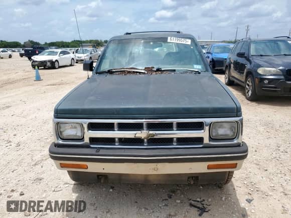 1993 Chevrolet Blazer z VIN 1GNDT13W2P2111444, wystawiony jako Copart lot #61199575 z przebiegiem 177 604 mil mil oraz Czysty tytuł • Clean title. Historia ofert i sprzedaży dostępna na DreamBid. Obrazek 5.