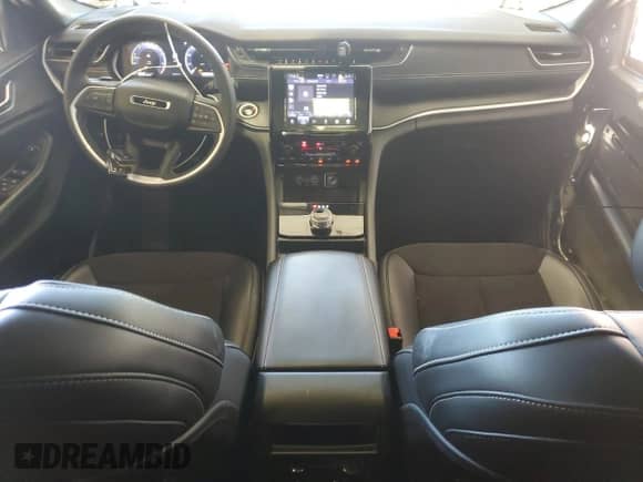 2024 Jeep Grand Cherokee Laredo с VIN 1C4RJHAG3R8580776, выставлен на аукционе Copart как лот 86230465 с пробегом 23 357 миль миль и Списание • Salvage title. История ставок и продаж доступна на DreamBid. Изображение 8.