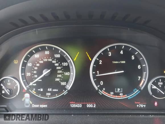 2012 BMW 7 Series 750i xDrive z VIN WBAKC6C58CC396561, wystawiony jako IAAI lot #42700568 z przebiegiem 135 433 mil mil oraz . Historia ofert i sprzedaży dostępna na DreamBid. Obrazek 7.