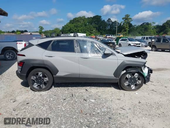 2025 Hyundai Kona SEL Convenience z VIN KM8HC3AB2SU222266, wystawiony jako IAAI lot #42487488 z przebiegiem 8 517 mil mil oraz . Historia ofert i sprzedaży dostępna na DreamBid. Obrazek 14.