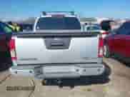 2018 Nissan Frontier SV z VIN 1N6AD0EV4JN749480, wystawiony jako IAAI lot #41892549 z przebiegiem 115 414 mil mil oraz . Historia ofert i sprzedaży dostępna na DreamBid. Obrazek 16.