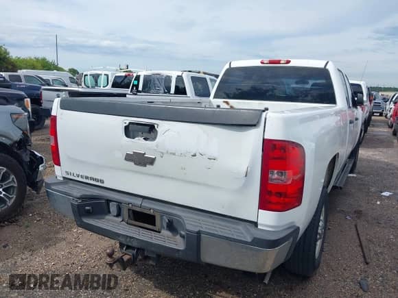 2011 Chevrolet Silverado 2500HD Work Truck z VIN 1GC1CVCG2BF188862, wystawiony jako IAAI lot #42387522 z przebiegiem 408 265 mil mil oraz . Historia ofert i sprzedaży dostępna na DreamBid. Obrazek 4.