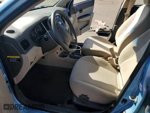 2009 Hyundai Accent Auto GLS z VIN KMHCN46CX9U333847, wystawiony jako Copart lot #69383775 z przebiegiem 144 793 mil mil oraz Szkoda całkowita • Salvage title. Historia ofert i sprzedaży dostępna na DreamBid. Obrazek 7.