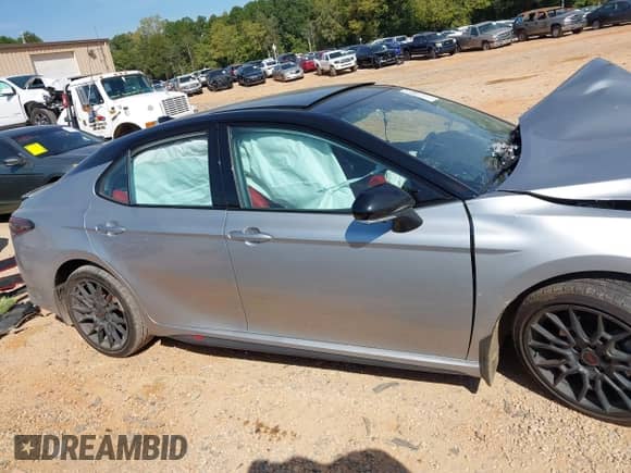 2021 Toyota Camry XSE z VIN 4T1KZ1AK4MU057963, wystawiony jako IAAI lot #43248033 z przebiegiem 79 104 mil mil oraz . Historia ofert i sprzedaży dostępna na DreamBid. Obrazek 14.