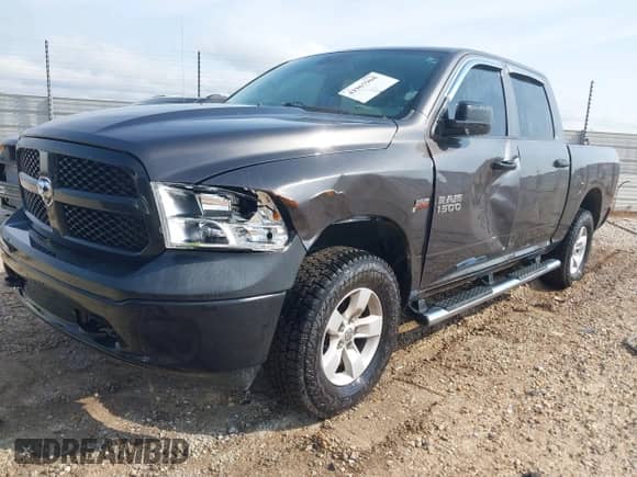 2018 Ram 1500 Express z VIN 1C6RR7KT0JS276527, wystawiony jako IAAI lot #41967968 z przebiegiem 200 964 mil mil oraz . Historia ofert i sprzedaży dostępna na DreamBid. Obrazek 2.