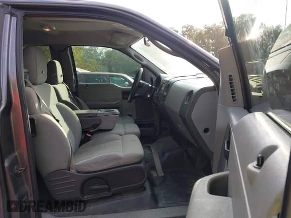 2007 Ford F-150 STX с VIN 1FTRX12W67FA14695, выставлен на аукционе IAAI как лот 43423060 с пробегом 130 321 миль миль и . История ставок и продаж доступна на DreamBid. Изображение 5.
