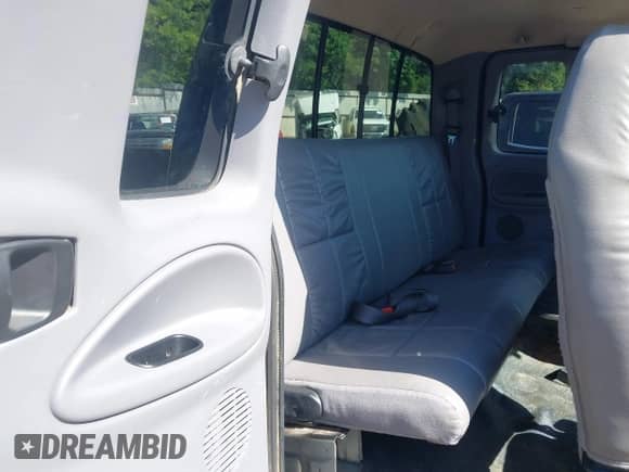 1998 Dodge 2500 z VIN 1B7KF236XWJ242400, wystawiony jako IAAI lot #42733917 z przebiegiem 289 749 mil mil oraz . Historia ofert i sprzedaży dostępna na DreamBid. Obrazek 8.