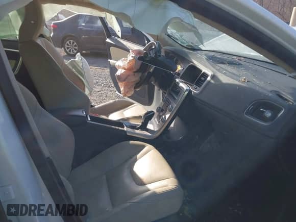 2018 Volvo S60 Inscription Platinum с VIN LYV402HM7JB179307, выставлен на аукционе IAAI как лот 41793753 с пробегом 107 205 миль миль и . История ставок и продаж доступна на DreamBid. Изображение 5.