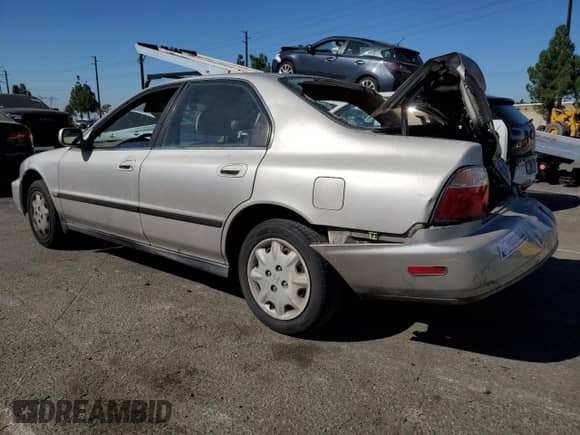 1997 Honda Accord LX with VIN 1HGCD5635VA188629, listed as a Copart auction lot 72042185 with 192,080 mi miles and Salvage title. Bid and sale history available at DreamBid. Image 2.