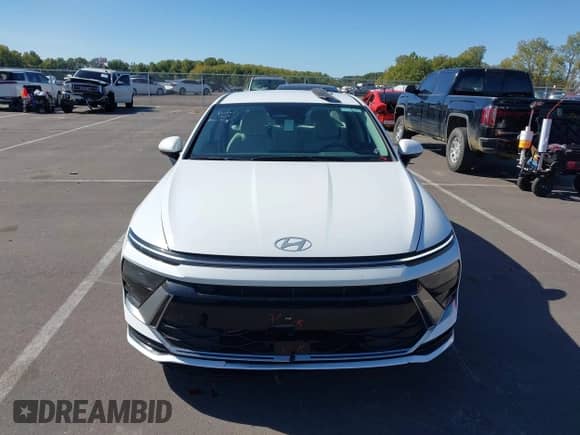 2025 Hyundai Sonata SEL z VIN KMHL64JA7SA486406, wystawiony jako IAAI lot #43503569 z przebiegiem 15 107 mil mil oraz . Historia ofert i sprzedaży dostępna na DreamBid. Obrazek 12.