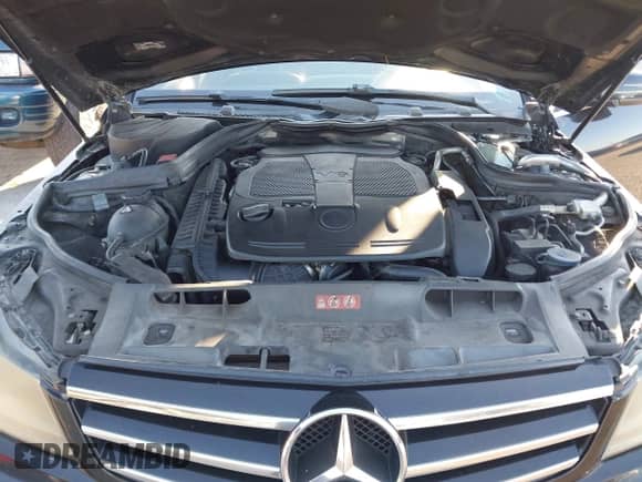 2014 Mercedes-Benz C 300 Sport z VIN WDDGF8AB1ER313305, wystawiony jako IAAI lot #43389334 z przebiegiem 201 724 mil mil oraz . Historia ofert i sprzedaży dostępna na DreamBid. Obrazek 10.
