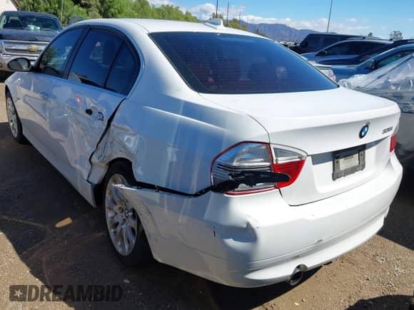 2008 BMW 3 Series 335i z VIN WBAVB77588NM05786, wystawiony jako IAAI lot #43430394 z przebiegiem 128 746 mil mil oraz . Historia ofert i sprzedaży dostępna na DreamBid. Obrazek 3.