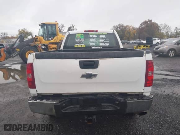 2009 Chevrolet Silverado 2500HD Work Truck z VIN 1GCHC43K19F190867, wystawiony jako IAAI lot #43541901 z przebiegiem 220 804 mil mil oraz . Historia ofert i sprzedaży dostępna na DreamBid. Obrazek 16.