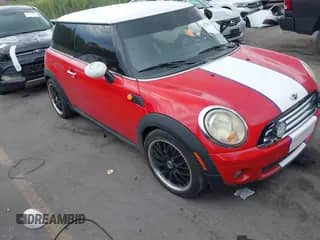 2007 MINI Hardtop с VIN WMWMF33557TT59021, выставлен на аукционе IAAI как лот 42736432 с пробегом 158 975 миль миль и . История ставок и продаж доступна на DreamBid. Изображение 1.