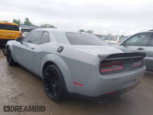 2022 Dodge Challenger R/T Scat Pack z VIN 2C3CDZFJ0NH226875, wystawiony jako IAAI lot #42299782 z przebiegiem 28 200 mil mil oraz . Historia ofert i sprzedaży dostępna na DreamBid. Obrazek 3.