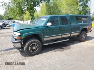 1999 Chevrolet Silverado 2500 LT с VIN 1GCGK29U0XE172746, выставлен на аукционе Copart как лот 54740025 с пробегом 226 410 миль миль и Списание • Salvage title. История ставок и продаж доступна на DreamBid. Изображение 1.
