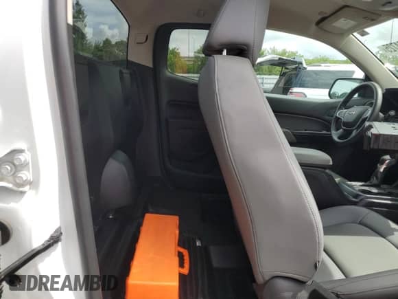 2022 Chevrolet Colorado 2WD Work Truck z VIN 1GCHSBEA8N1187547, wystawiony jako Copart lot #65174725 z przebiegiem 53 776 mil mil oraz Szkoda całkowita • Salvage title. Historia ofert i sprzedaży dostępna na DreamBid. Obrazek 10.