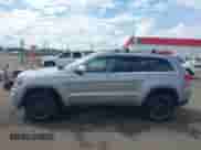 2017 Jeep Grand Cherokee Limited z VIN 1C4RJFBG3HC918482, wystawiony jako IAAI lot #43386848 z przebiegiem 140 937 mil mil oraz . Historia ofert i sprzedaży dostępna na DreamBid. Obrazek 14.