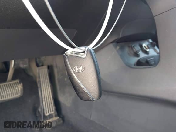 2016 Hyundai Santa Fe with VIN 5XYZU3LA2GG325786, listed as a IAAI auction lot 42515766 with 214,896 mi miles and . Bid and sale history available at DreamBid. Image 11.